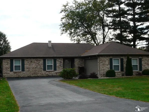 1625 Longfellow Dr, Temperance, MI 48182
