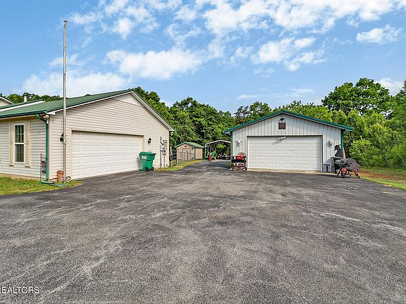 4th image of 502 Rector Rd