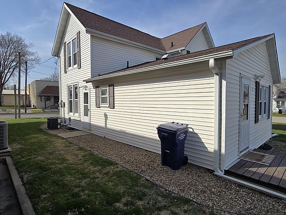 3rd image of 300 Commercial St