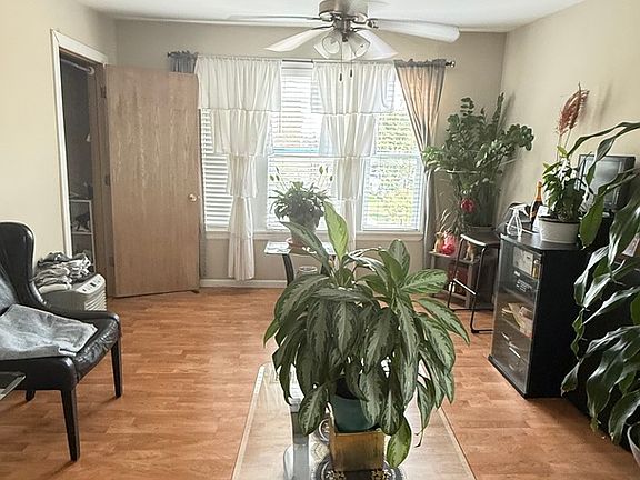 4th image of 3824 S Sacramento Ave