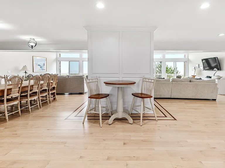 329 Dune Rd — Photo 25