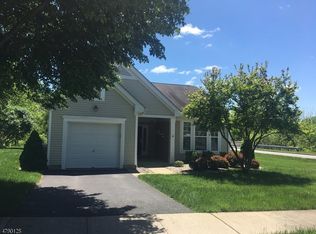 2 Buckingham Cir, Belvidere, NJ 07823