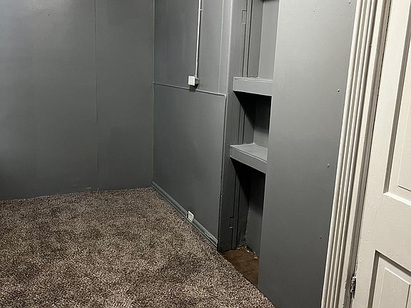 5th image of 804 E Broadway St #3
