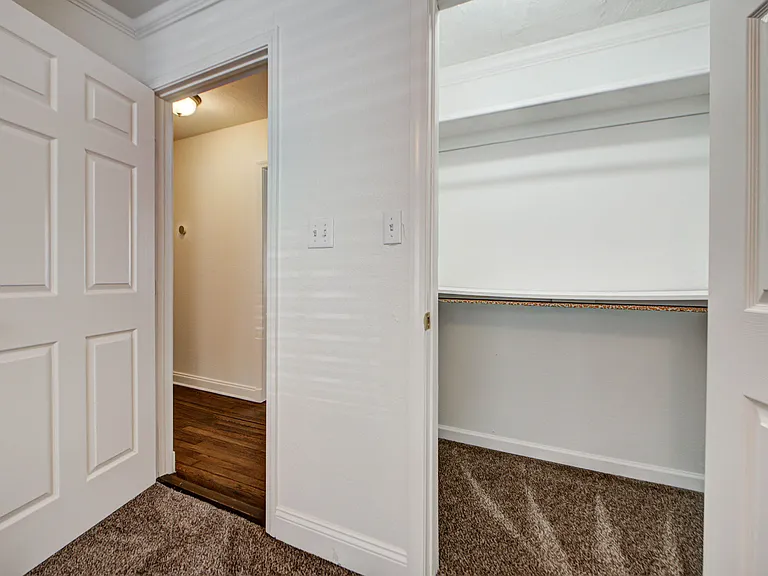 418 N Flood Ave — Photo 9