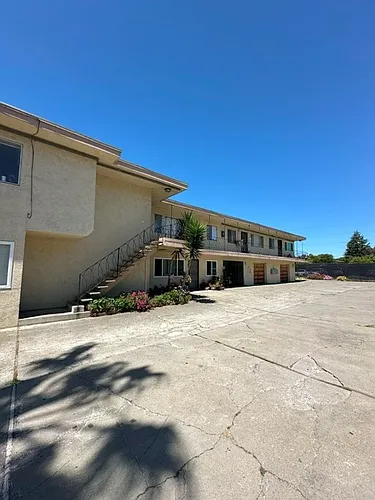 586 Berry Ave Photo 1