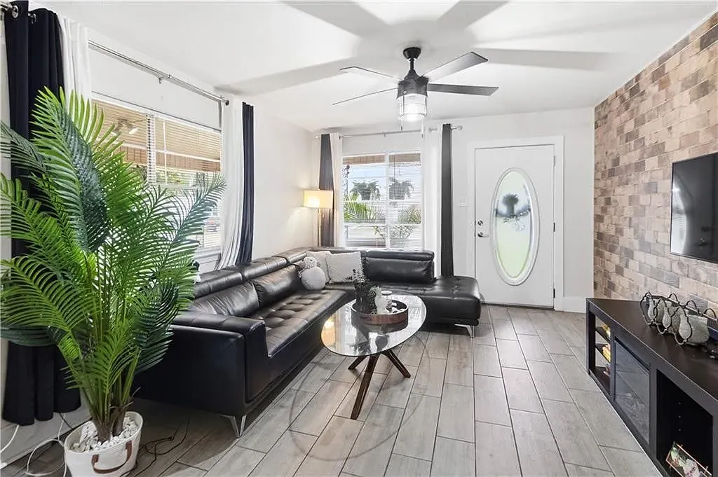 3 bed, 1590 sqft, $2,200 — Photo 2