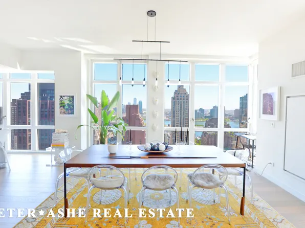 305 East 51st Street image 2 of 25