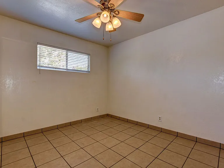 278 S Hardin St — Photo 11