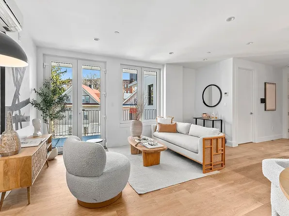 1105 Cortelyou Rd #203, Brooklyn, NY 11218