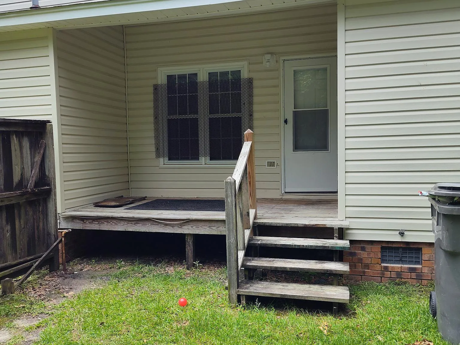2 bed, 1.5 bath, 1092 sqft, $1,100 — Photo 3