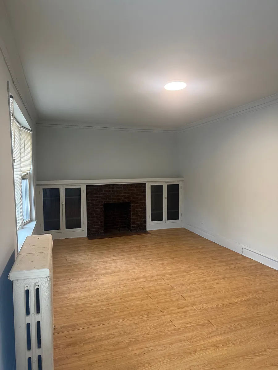 Building Photo - 1142 E 67th St #1