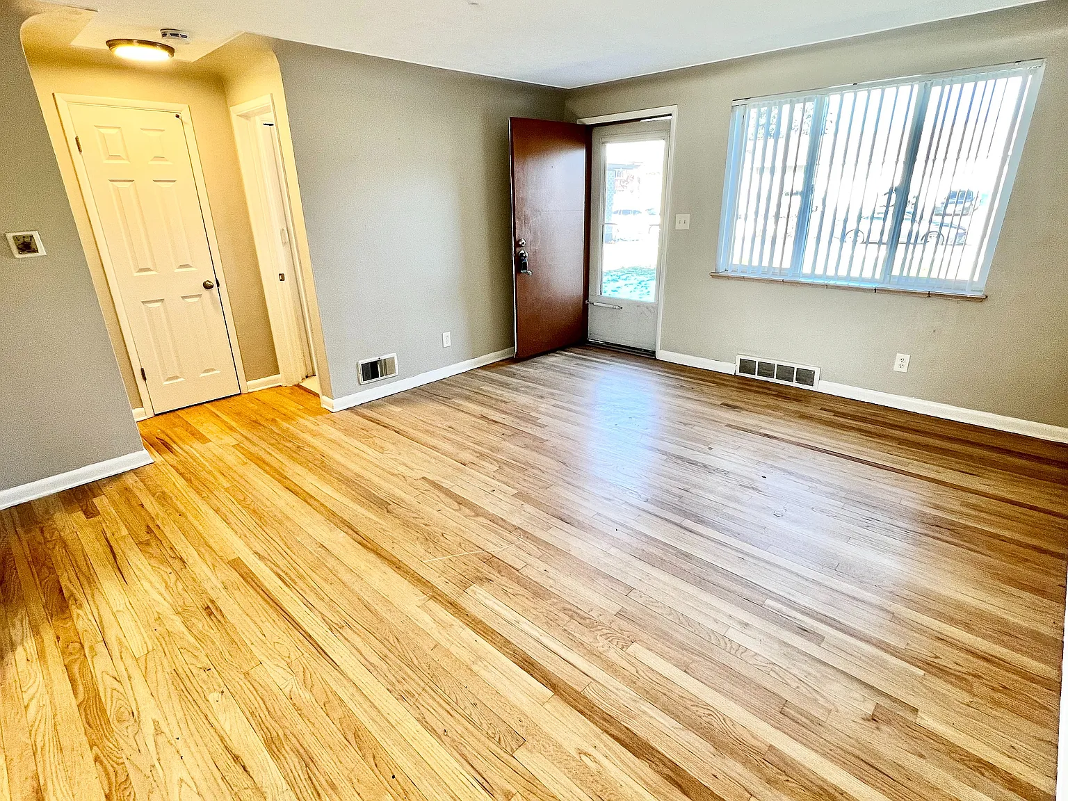 6700 West 37th Place — Photo 3