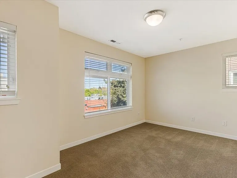 425 NE Fremont St — Photo 19
