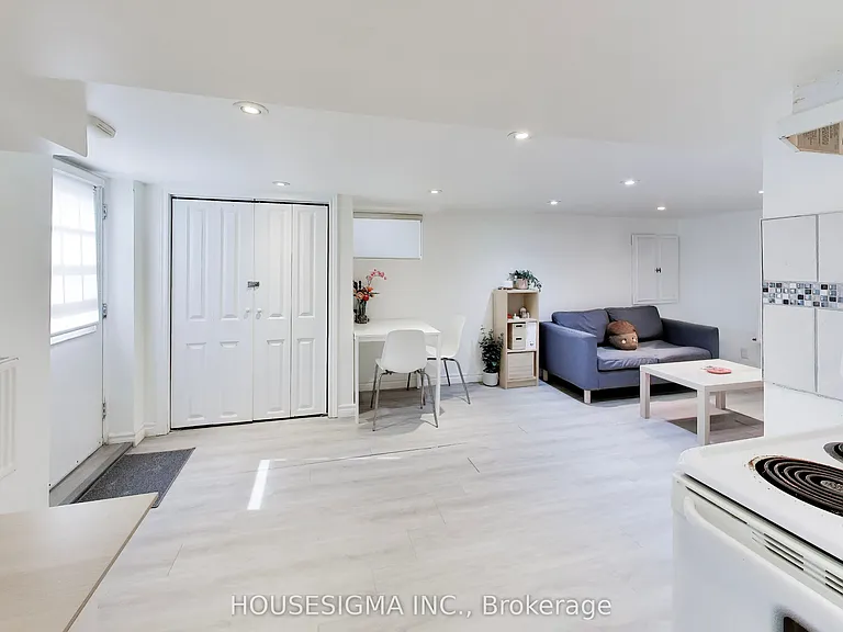 152 Linsmore Cres #LOWER — Photo 3