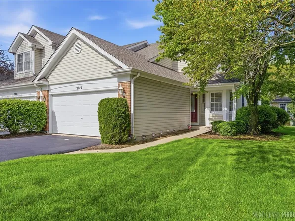 2012 Waverly Cir, St Charles, IL 60174