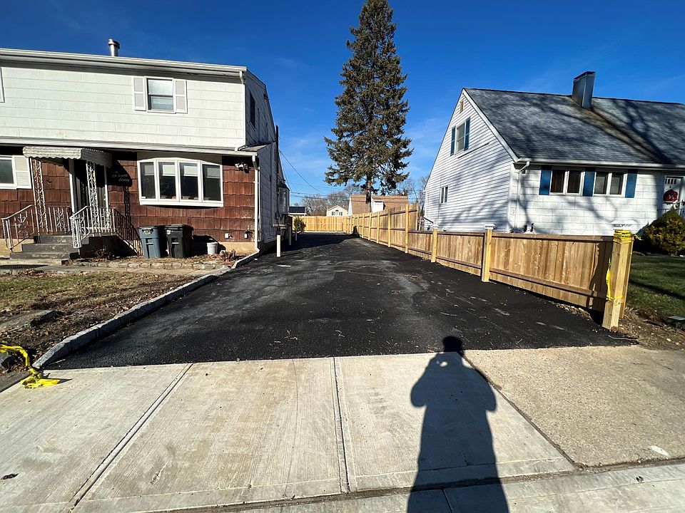 1st image of 17 Donahue St