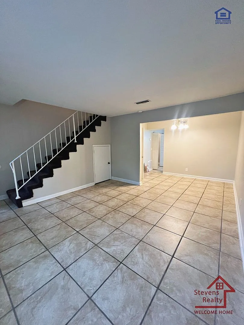 Condo tucked away in a quiet area — Photo 1