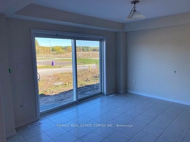 10 Esther Cres — Photo 6
