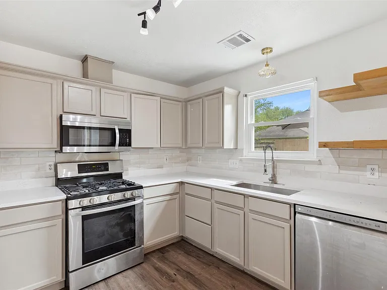 24210 Hard Wood Dr — Photo 6