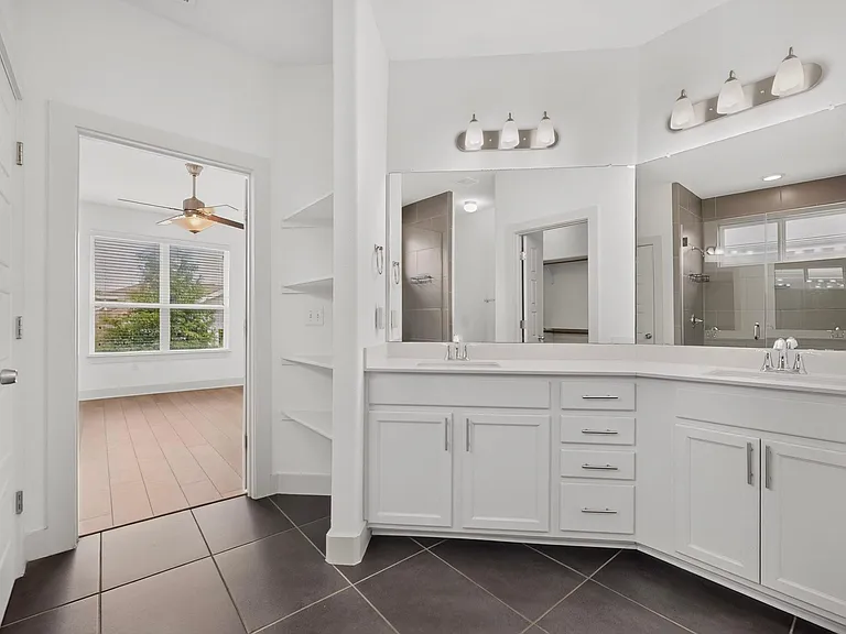 5915 Swayden Ln — Photo 23