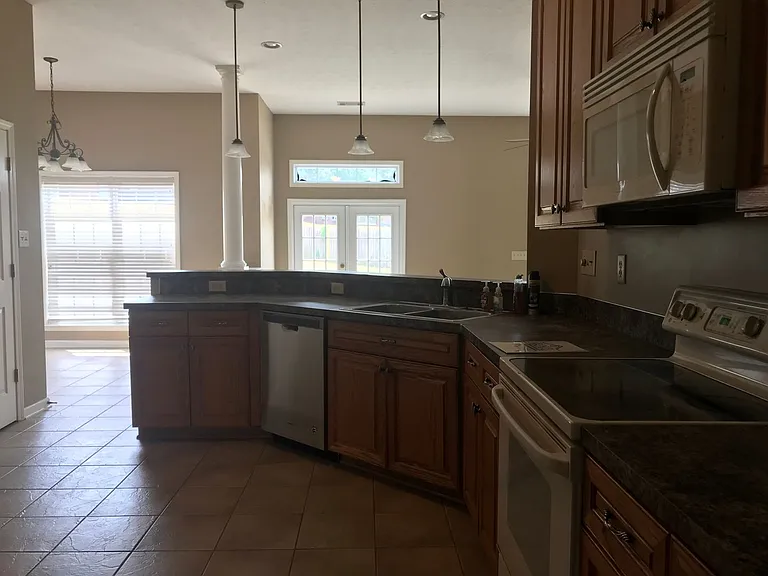 1930 Chancellor Ridge Rd — Photo 4