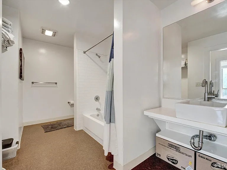 1201 Pine St #264 — Photo 11