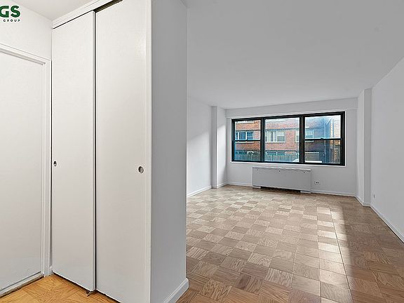 2nd image of 10 W 15th St APT 304