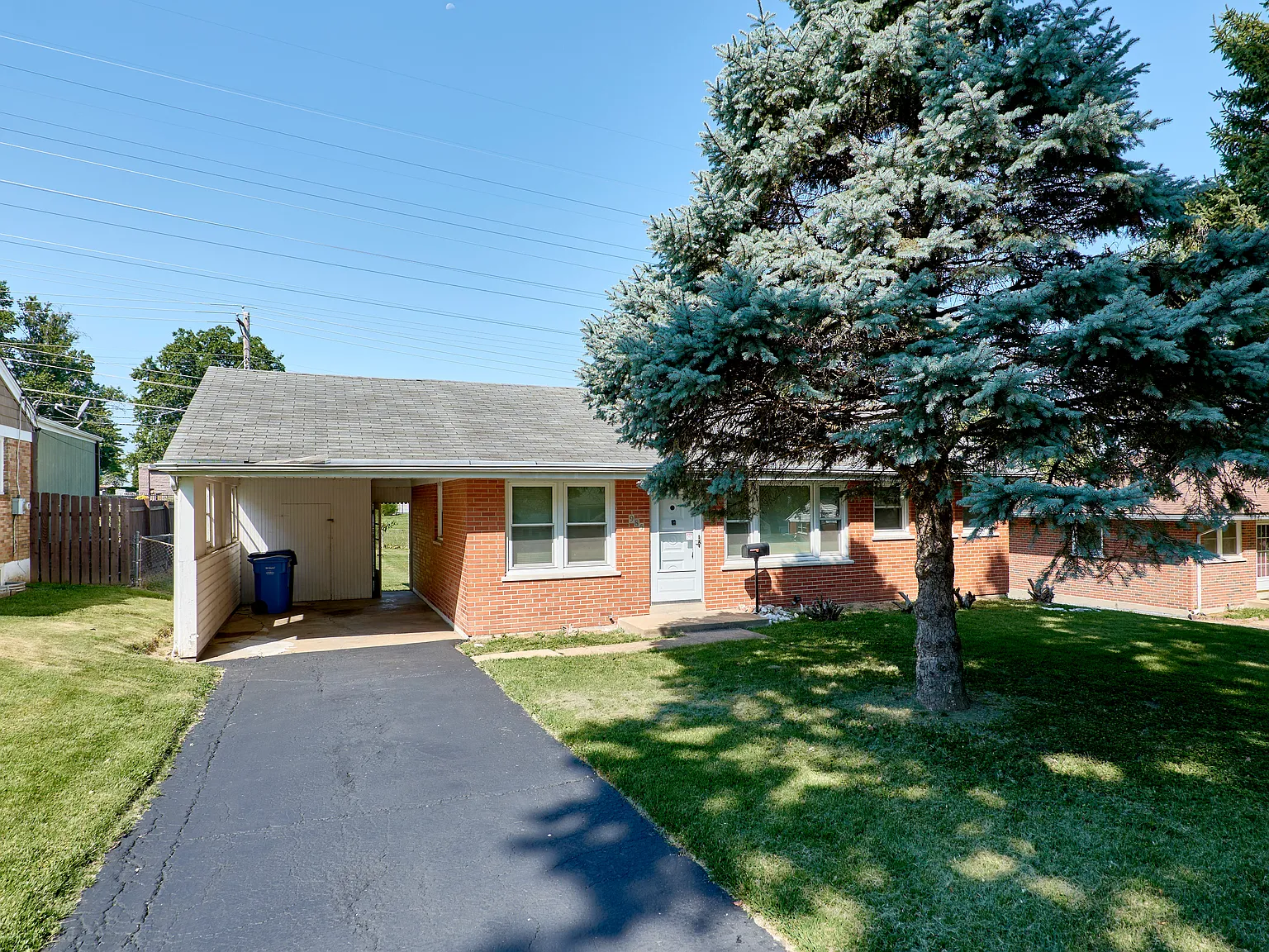 2 bed, 864 sqft, $1,300 — Photo 1