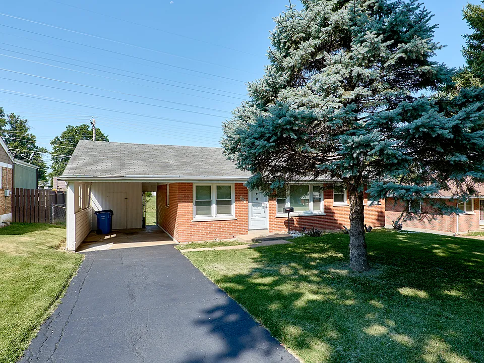 985 Saint Patrice Ln
