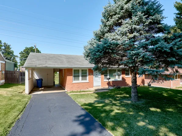 985 Saint Patrice Ln, Florissant, MO 63031