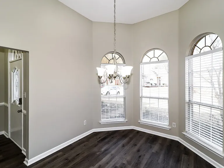 5560 Mary Ln — Photo 8