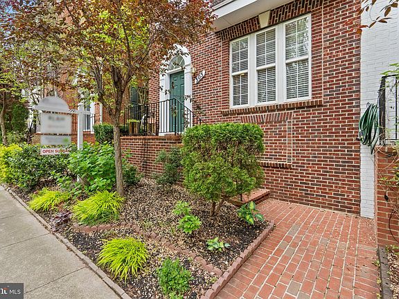 3rd image of 305 Garden View Sq