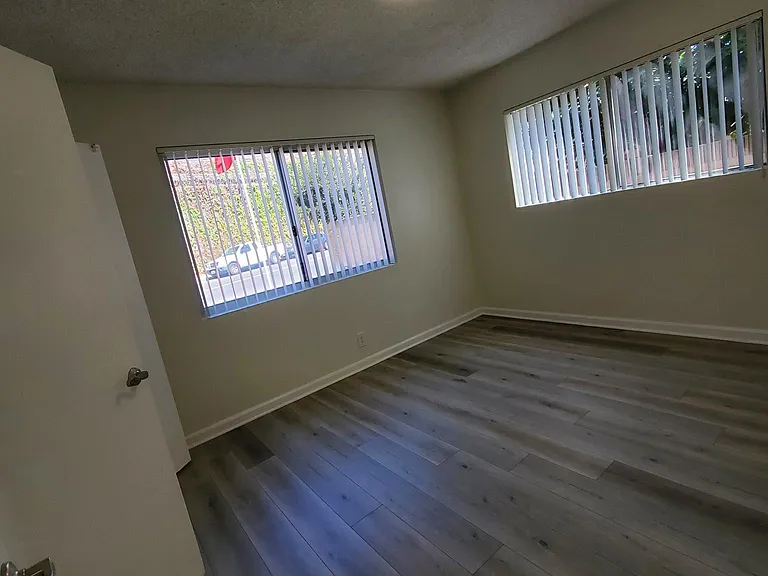 Tustin Garden Apartments — Photo 17