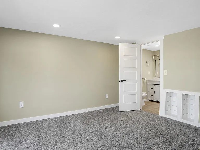 259 E Main St N #2 — Photo 6
