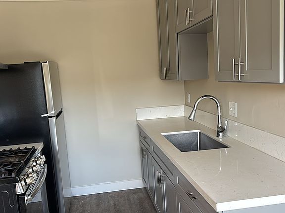 5th image of 287 S Mollison Ave