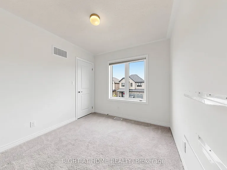 2046 Cameron Lott Cres — Photo 20