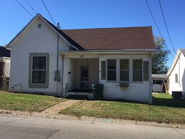 1st image of 832 Moreland St