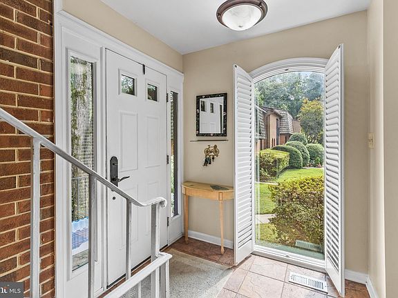5th image of 10837 Deborah Dr