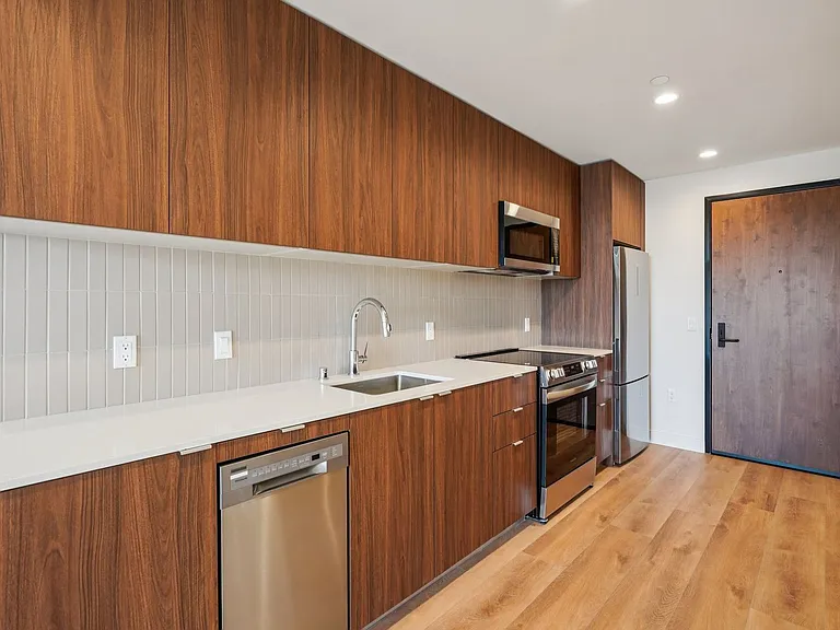 10431 Santa Monica — Photo 15