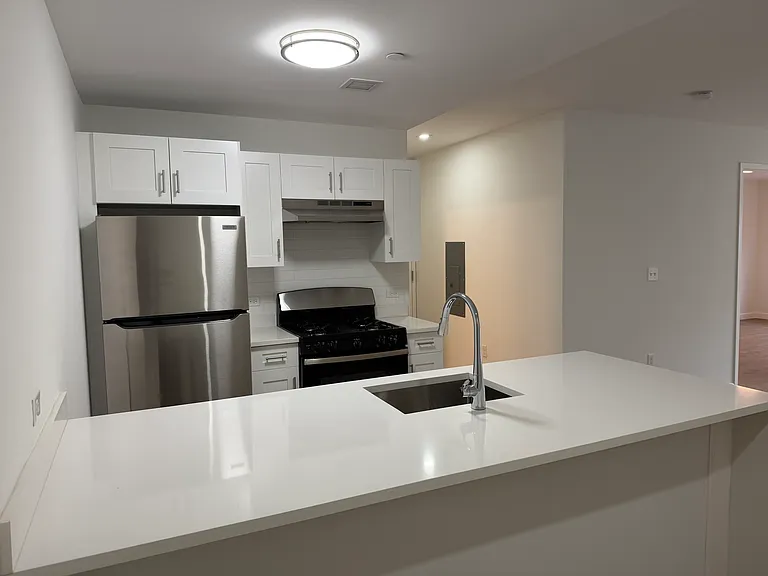 224 Gramatan Ave #7H — Photo 3
