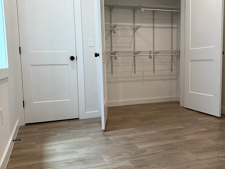 1513 W Stiles St #1 — Photo 7