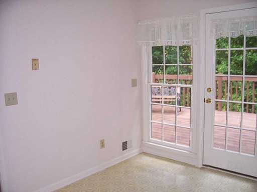 5th image of 935 Old Farm Walk