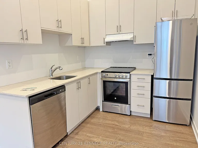 35 Golden Fern St #COACH HOUSE — Photo 17