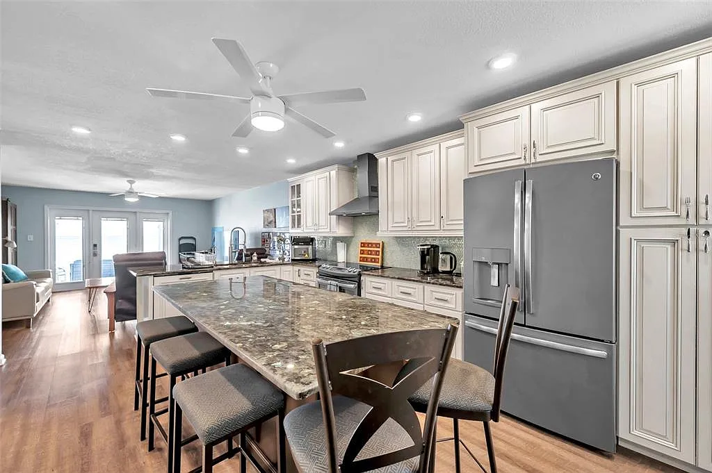 2 bed, 2.5 bath, 1124 sqft, $3,600 — Photo 3