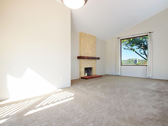 Great Room w/Fireplace