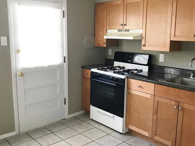 751 Lepere Ave #C — Photo 5