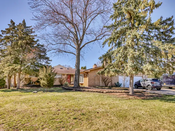 381 Mensching Rd, Roselle, IL 60172