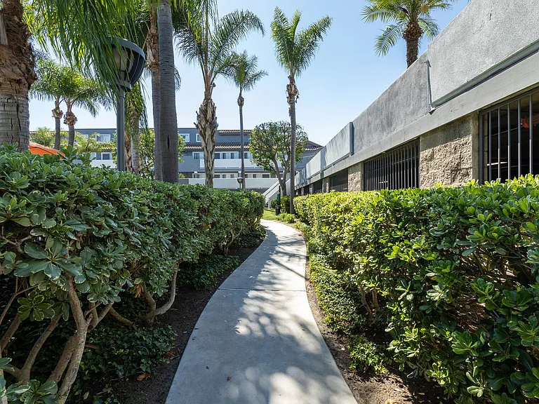 Emerald Ridge Apartments — Photo 9