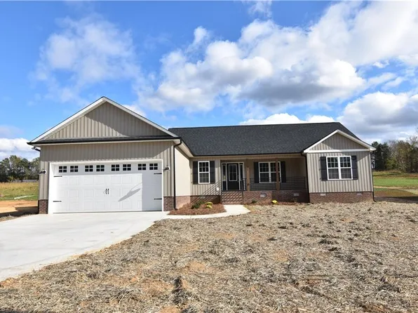 317 Cedar Lodge Rd, Thomasville, NC 27360