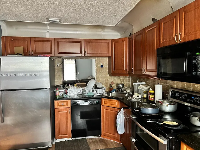 4121 NW 9th Ave #5 — Photo 4